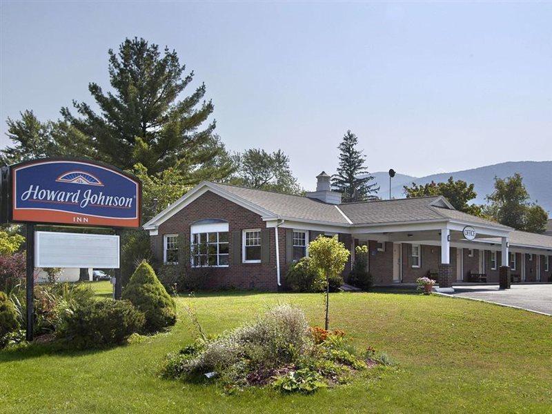 Howard Johnson By Wyndham Williamstown Exterior photo